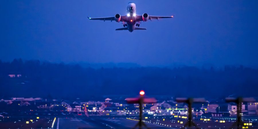 Der Aargauer Regierungsrat fordert faire Lärmverteilung und weniger Nachtflüge am Flughafen Zürich. (Archivbild)