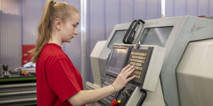 Gelder aus einem neuen Fonds sollen zur Förderung der Berufslehre eingesetzt werden. Der Basler Grosse Rat hat der Erstüberweisung einer entsprechenden Motion zugestimmt. (Symbolbild)