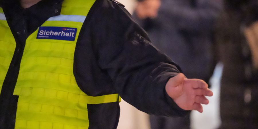 Das Personal im Öffentlichen Verkehr wird immer häufiger angepöbelt und angegriffen. Die VBZ setzen deshalb versuchsweise Sicherheitspersonal ein. (Symbolbild)