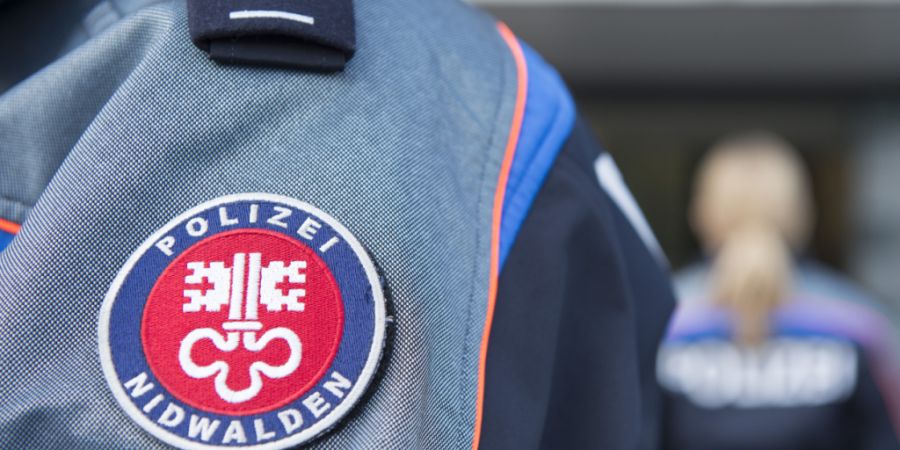 Die Kantonspolizei Nidwalden rückte am Dienstagnachmittag aus, da verlorene Snowboards auf der Autobahn A2 bei Stans zu einem Unfall führten.