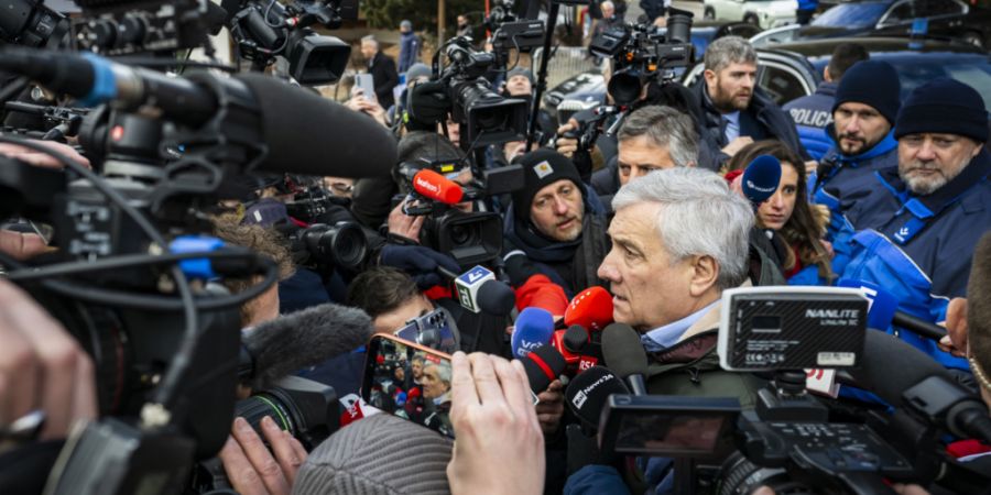 Der italienische Vize-Premier und Aussenminister Antonio Tajani ist am Freitag nach der Brandkatastrophe von Crans-Montana ins Wallis gereist.