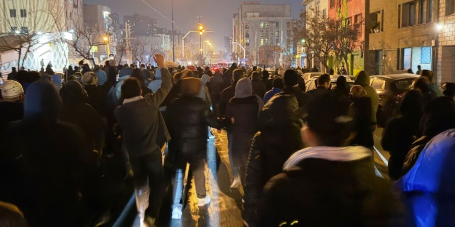 ARCHIV - Dieses Foto soll Iraner bei einem Protest gegen die Regierung in Teheran zeigen. Foto: Uncredited/UGC/AP/dpa - ACHTUNG: Nur zur redaktionellen Verwendung im Zusammenhang mit de...
