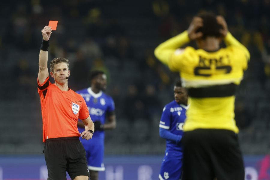 Ein bitteres Ende des Spiels für den Berner Youngster.