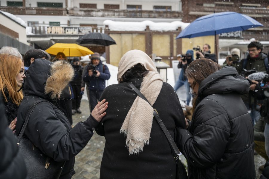 Seit dem verheerenden Brand in der Silvesternacht steht die Welt für zahlreiche Opfer und ihre Familien still.