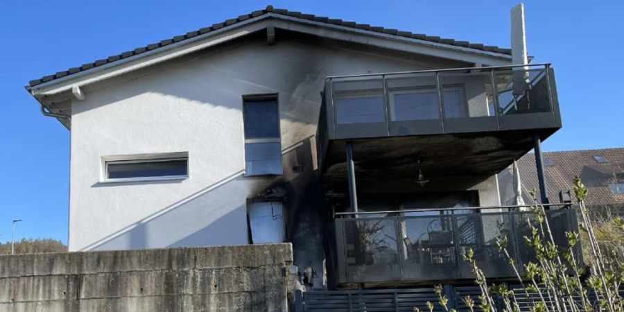 Die drei Wohnungen im Haus waren zunächst unbewohnbar.