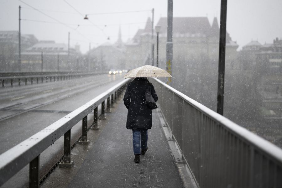 Der Winter kommt noch einmal zurück. In den kommenden Tagen kann es im Flachland schneien.