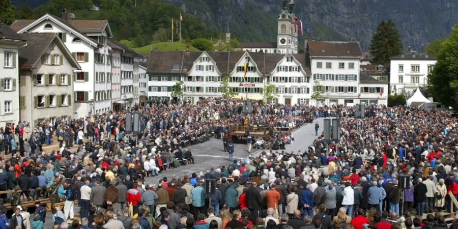 Die Glarner Landsgemeinde wird über vier Gesetzesänderungen im Rahmen des Entlastungspakets 2025+ befinden. (Archivbild)