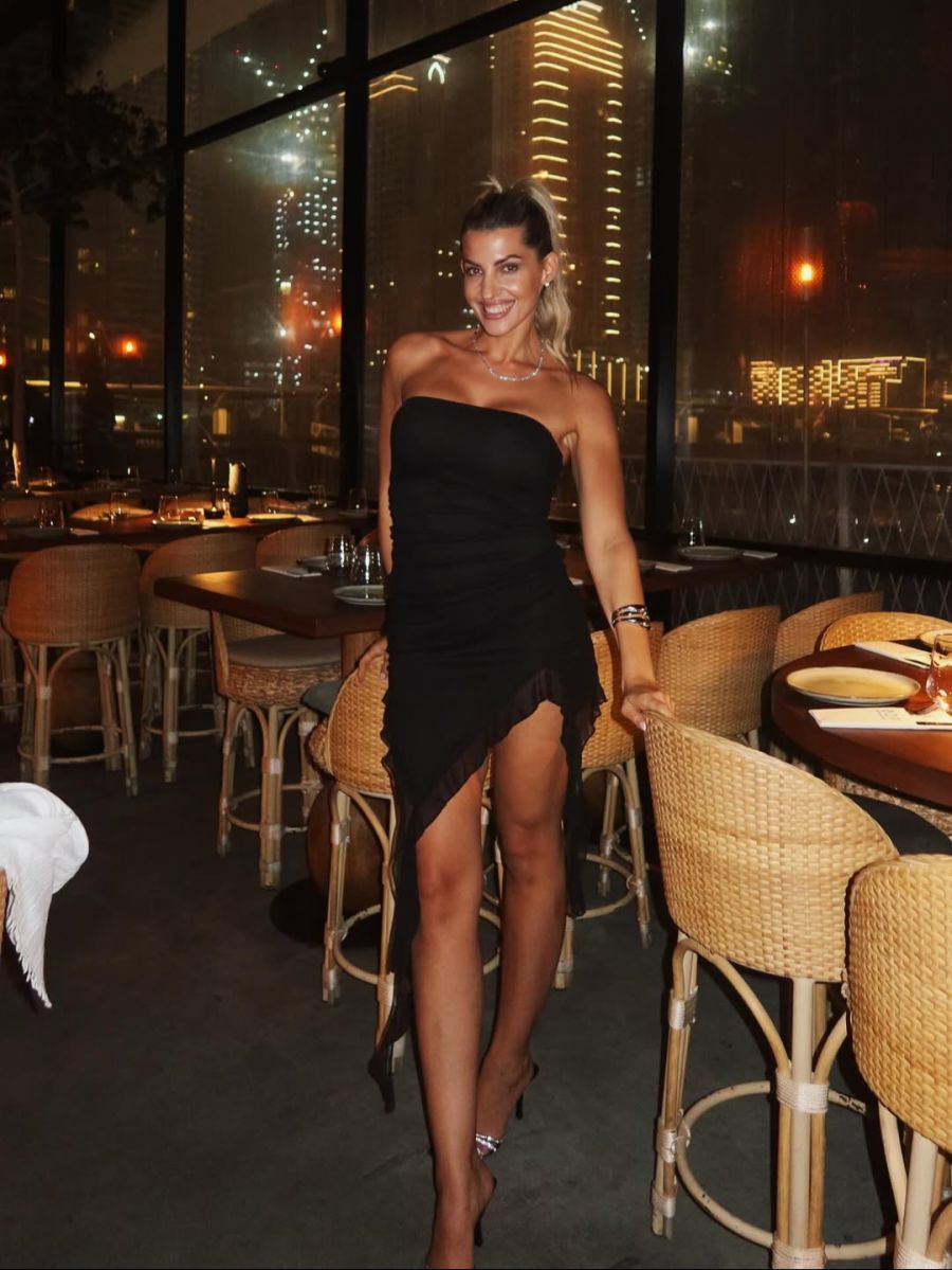 Sarah Harrison hat sich ebenfalls in Dubai niedergelassen.