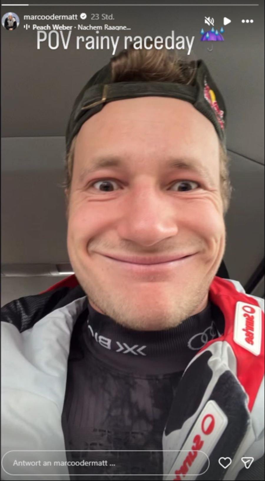 Lange müssen die Ski-Stars am Sonntag warten, ehe die Absage erfolgt. Odi & Co. nehmen es mit Humor.