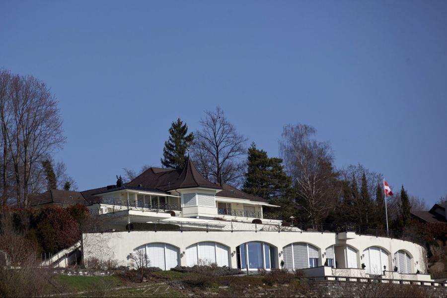 SVP-Doyen Christoph Blocher und Vater von Magdalena Martullo-Blocher residiert in einem Anwesen hoch über Herrliberg ZH.