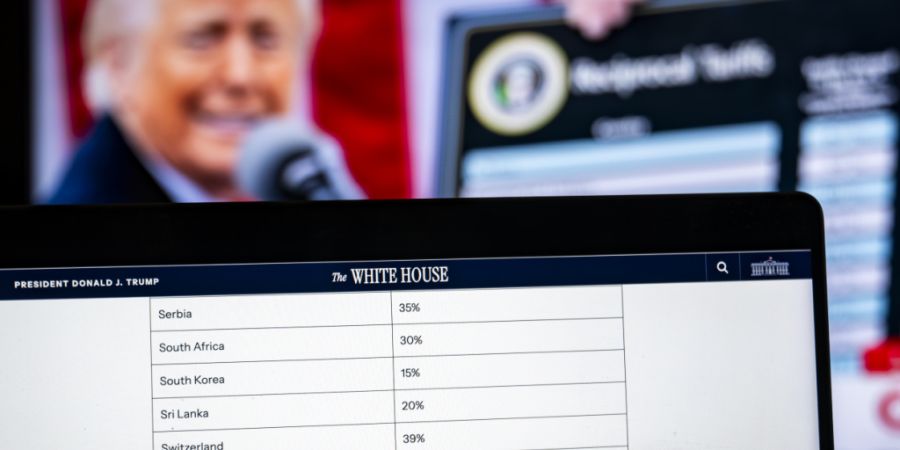 Die Unsicherheit um die US-Zollpolitik hat viele Firmenchefs bei ihren Investitionsentscheiden zögern lassen. (Archivbild)