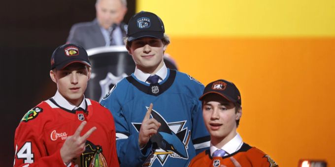 Die drei ersten Picks: Macklin Celebrini (m), Artyom Levshunov (l) und Beckett Sennecke (r). Draft Leon Muggli NHL