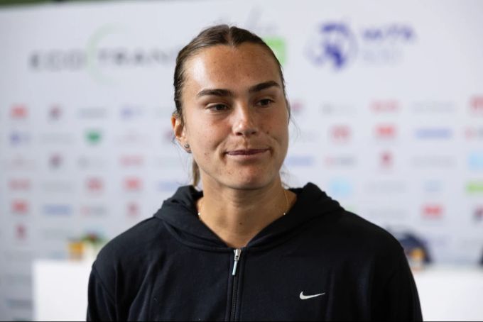 Die Schulter macht Aryna Sabalenka zu schaffen. Wimbledon