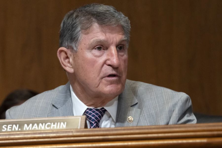 Der Senator Joe Manchin soll laut der «Washington Post» ebenfalls geplant haben, bei einem TV-Auftritt mit Biden zu brechen. Das tat er dann aber nicht.