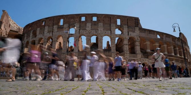 Italien Tourismus Rom Kolosseum