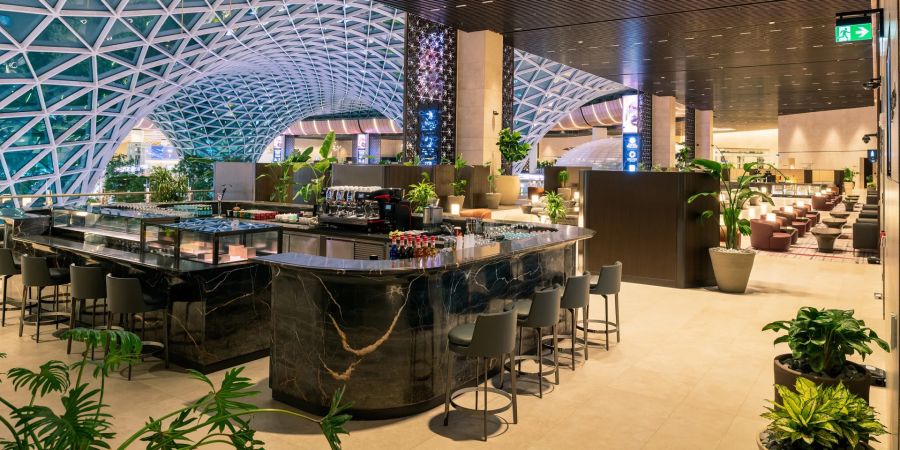 Die Al Mourjan Business Lounge am Flughafen Doha bietet ihren Gästen grosszügige Aufenthaltsbereiche, Gastronomie und viel Komfort. Bild: Hamad International Airport