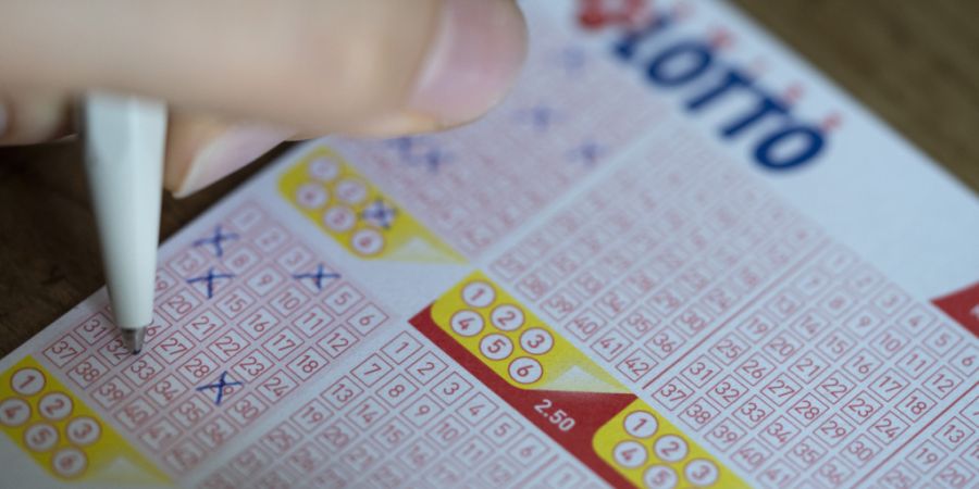 Aus der Swiss-Lotto-Ziehung vom Samstag ist eine Millionärin oder ein Millionär hervorgegangen. (Symbolbild)