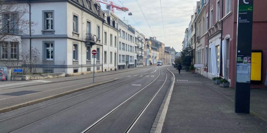Aufgrund einer Überschneidung mit den Bauarbeiten am Steinenring, verzögert sich die Erneuerung der Austrasse (Bild) in Basel erneut.
