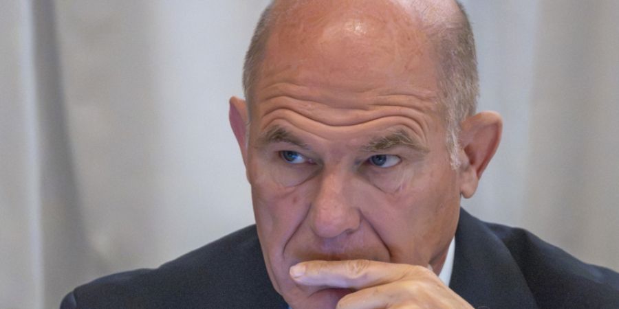 Der Baselbieter Finanzdirektor Anton Lauber (Mitte) stellte am Mittwoch in Liestal den kantonalen Aufgaben- und Finanzplan 2027 - 2030 vor. (Archivbild)