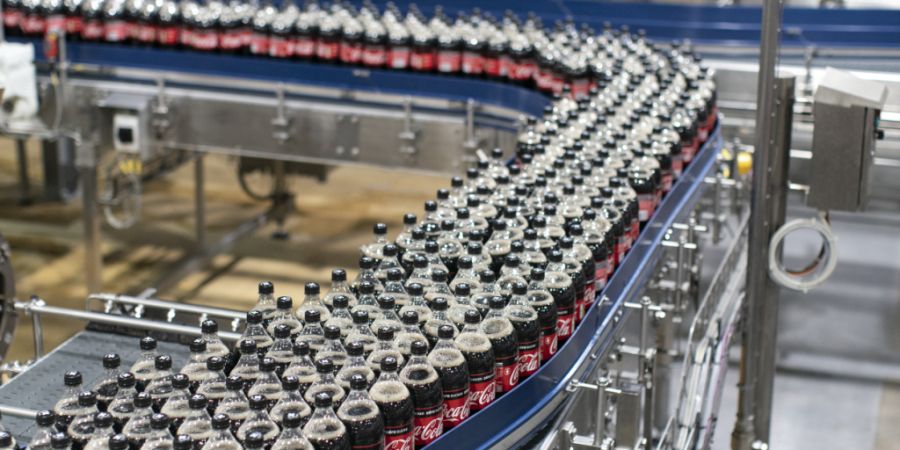 Der Verkauf von Coca Cola hat im Sommer weiter angezogen. (Archivbild)