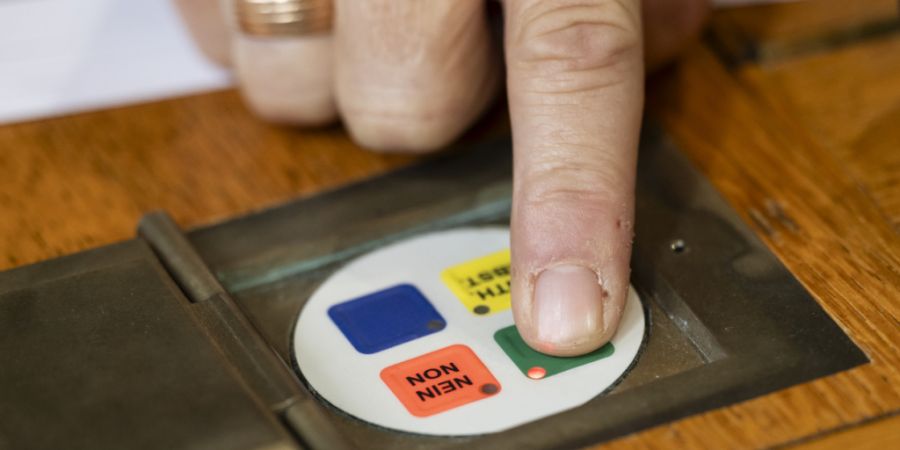 Mit Spannung erwarteter Entscheid: Am Mittwochnachmittag entscheidet der Ständerat darüber, ob die neuen EU-Verträge dem fakultativen oder obligatorischen Referendum unterstellt werd...