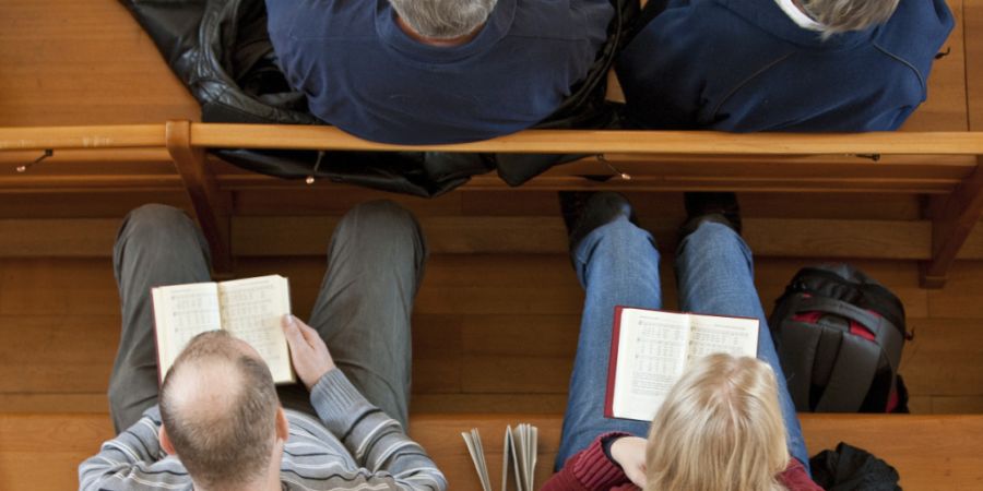 Wer entscheidet und wem können wir vertrauen? Mit zehn Leitlinien geben fünf Kirchen und Verbände ihren Gemeinden, Institutionen und Werken eine Orientierungshilfe an die Hand. (Arch...