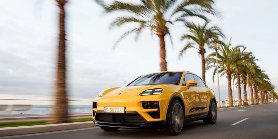 Mit kleinerem Akku und nur noch einem Motor soll der Einstiegspreis des elektrischen Porsche Macan unter 80 000 Euro sinken.