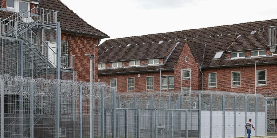 Blick auf die Abschiebehaftanstalt im schleswig-holsteinischen Glückstadt: Eine Reform soll Ausweisungen schon nach Billigung einer einzelnen terroristischen Straftat ermöglichen.