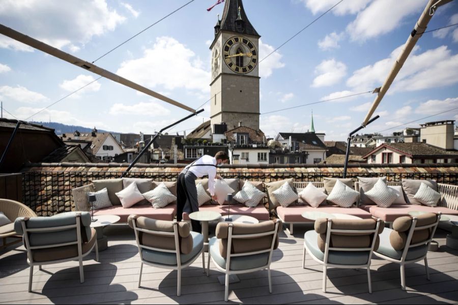 Seit 2019 betreibt das Hotel auf der Dachterrasse eine Bar. (Archivbild)