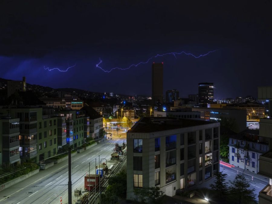 Insbesondere am Mittwochabend ist die Gefahr für Unwetter hoch. (Symbolbild)