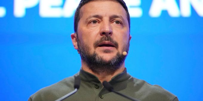 Hatte bereits im März 2022, drei Wochen nach dem Beginn des russischen Angriffskrieges gegen die Ukraine, im Bundestag gesprochen: Wolodymyr Selenskyj. (Archivbild) Hatte bereits im März 2022, drei Wochen nach dem Beginn des russischen Angriffskrieges gegen die Ukraine, im Bundestag gesprochen: Wolodymyr Selenskyj.
