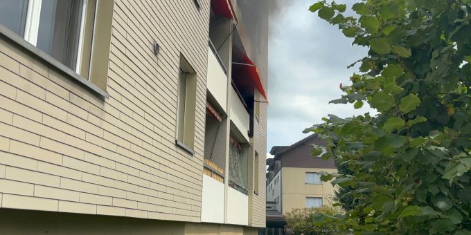 Oberurnen: Abfallsack auf Balkon in Brand. Brand in Oberurnen