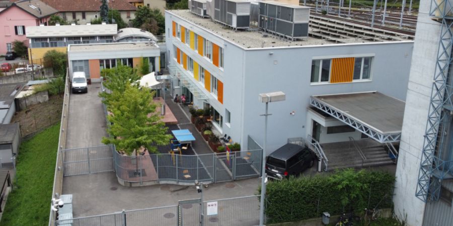 Das Bundesasylzentrum in Chiasso TI ist eines der sechs Zentren, die vorübergehend schliessen. (Archiv)