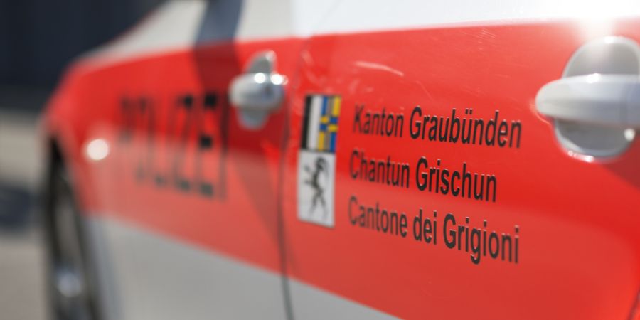 In Chur hat sich am Donnerstagnachmittag ein E-Scooter-Fahrer bei einer Kollision mit einem Auto verletzt. (Symbolbild)
