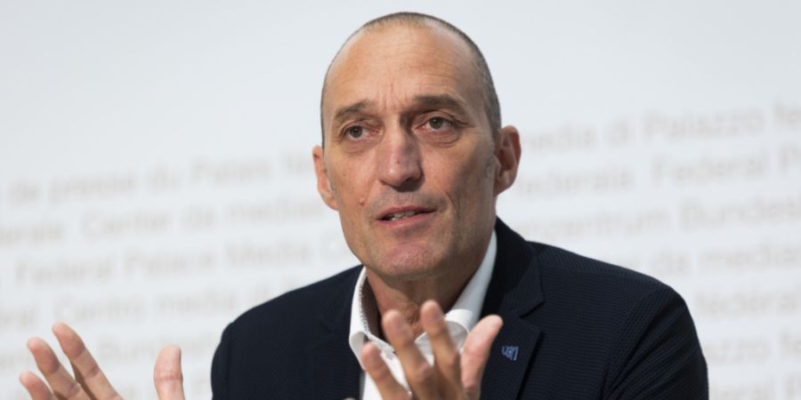 Laut Martin Bürki, Präsident der Eidgenössischen Kommunikationskommission (Comcom), kostet die Erneuerung der auslaufenden Mobilfunkfrequenzen die Telekomkonzerne Swisscom, Sunrise u...