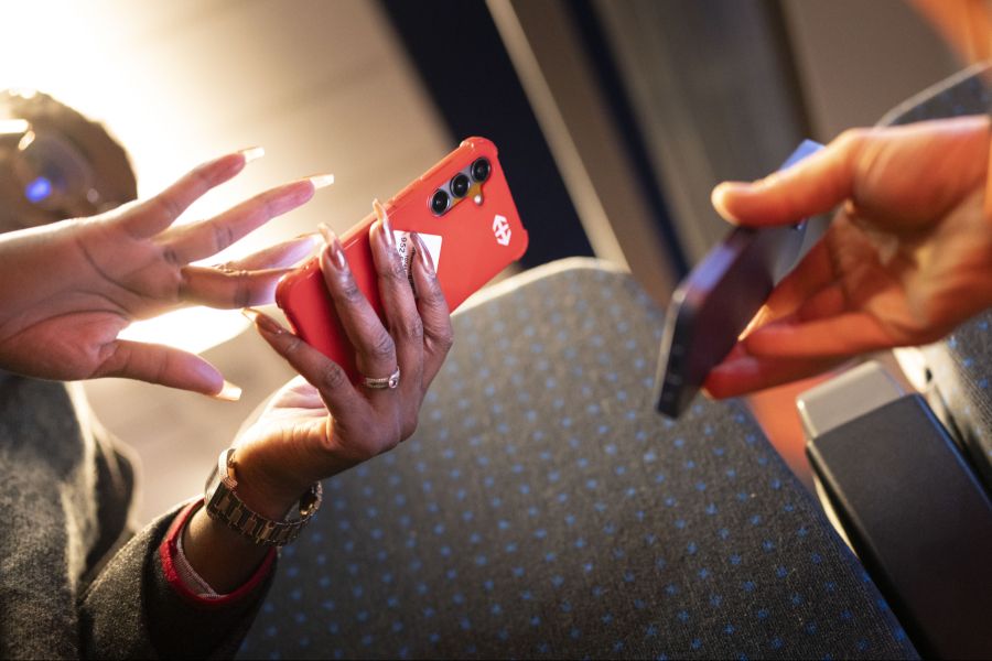 Immer wieder werden Pendler gebüsst, weil sie das Ticket Sekunden nach der Abfahrt kaufen.