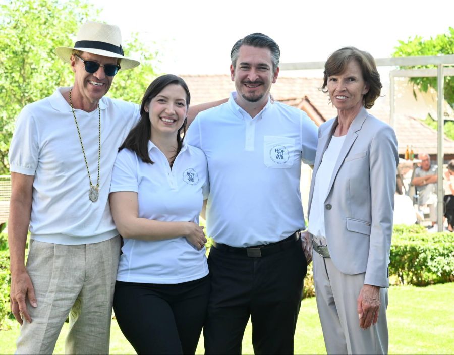Wiedersehen: Die Hof-Restaurant-Gastgeber Marcel und Angelina Kampe freuten sich über den Besuch ihrer Vorgänger Edgar und Heidi Bürgler.