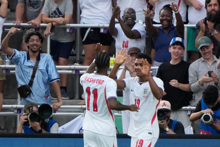 Jubel in Orlando: Marcus Rashford und Ollie Watkins feiern gemeinsam – Watkins traf zum 3:0-Endstand.