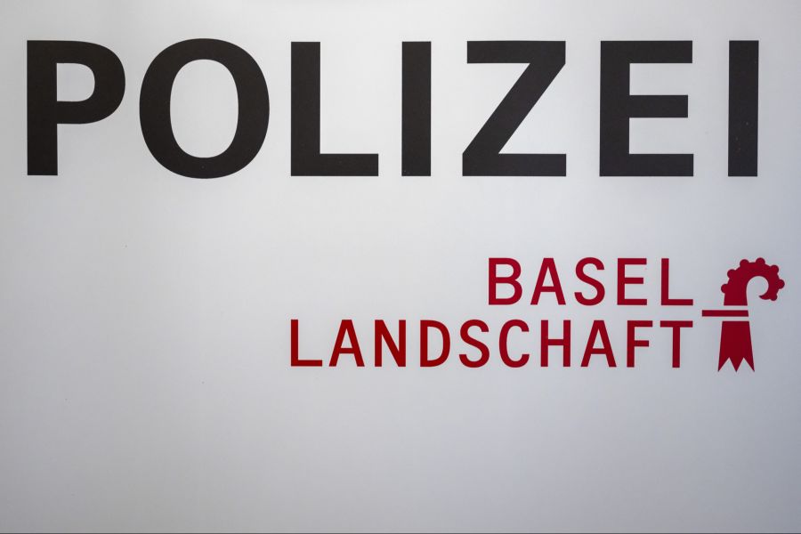 Eine Patrouille der Polizei Basel-Landschaft fand am Montagabend in Magden einen leblosen Rennradfahrer.