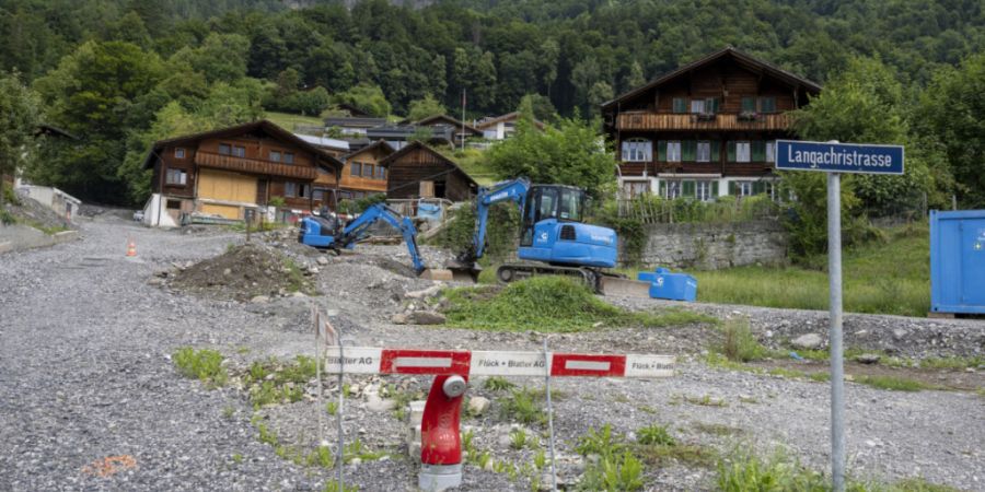 Ein Jahr nach der Unwetterkatastrophe am Milibach waren die Arbeiten bereits weit fortgeschritten. Doch Narben in der Landschaft dürften noch lange zurückblieben. (Archivbild)