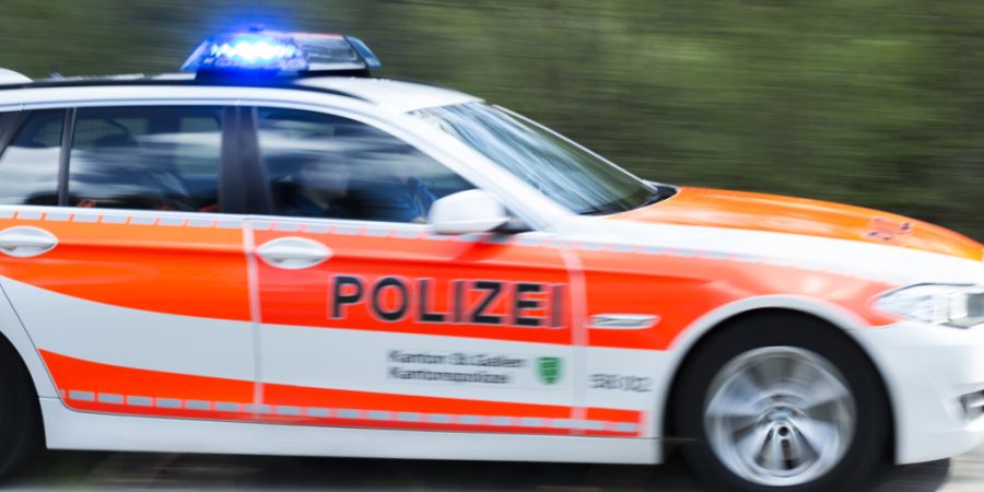 Die Kantonspolizei St. Gallen rückte am Dienstag aufgrund einer Gewässerverschmutzung ins Neckertal aus. (Symbolbild)