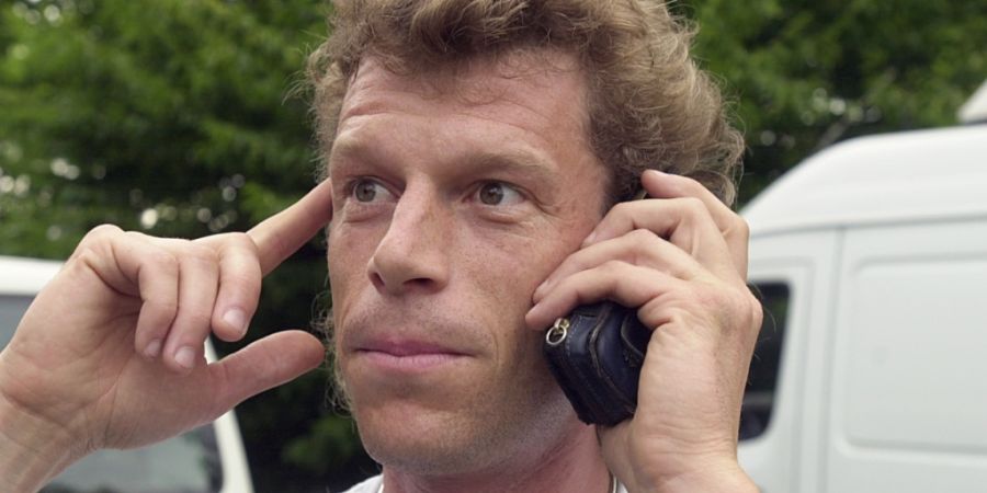Sprengmeister Marco Zimmermann vor der Sprengung des Wankdorfstadions Anfang August 2001. (Archivbild)