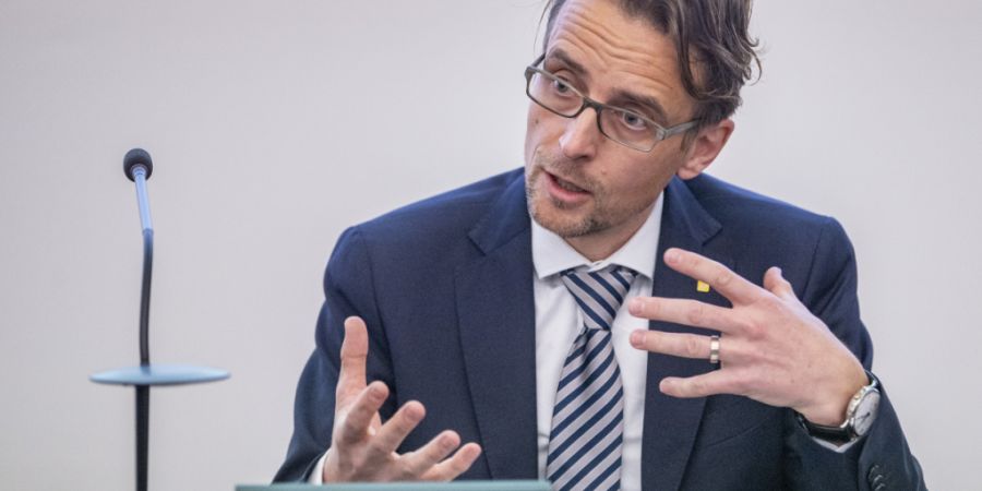 Der Urner Finanzdirektor Urs Janett (FDP) stellte das Budget 2026 mit einem erwarteten Defizit von 2,9 Millionen Franken vor. (Archivbild)