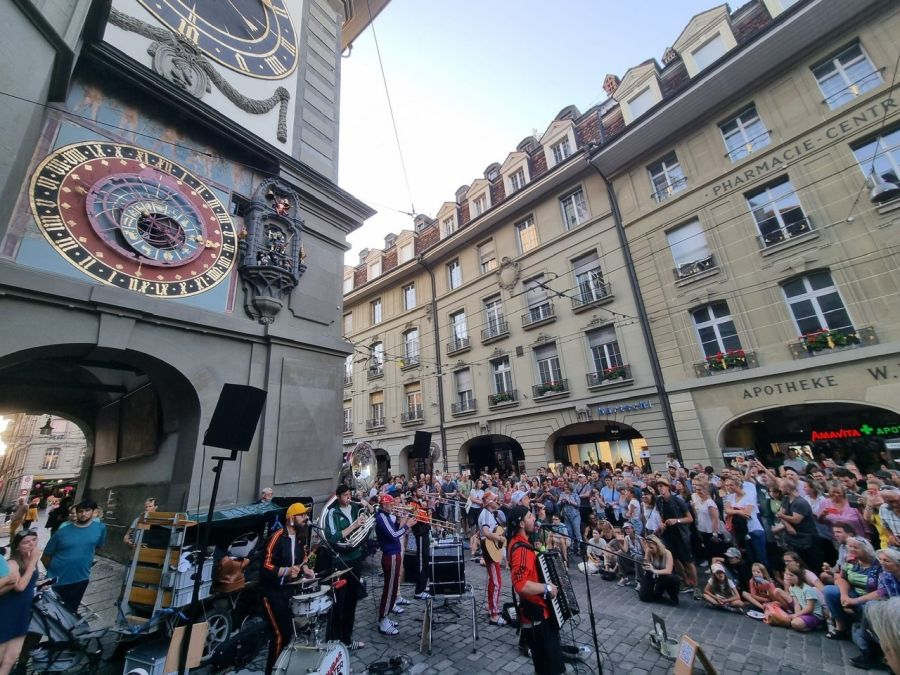 Die Berner Band Troubas Kater spielt unter dem Namen  «Herrmann und die Adiletten».