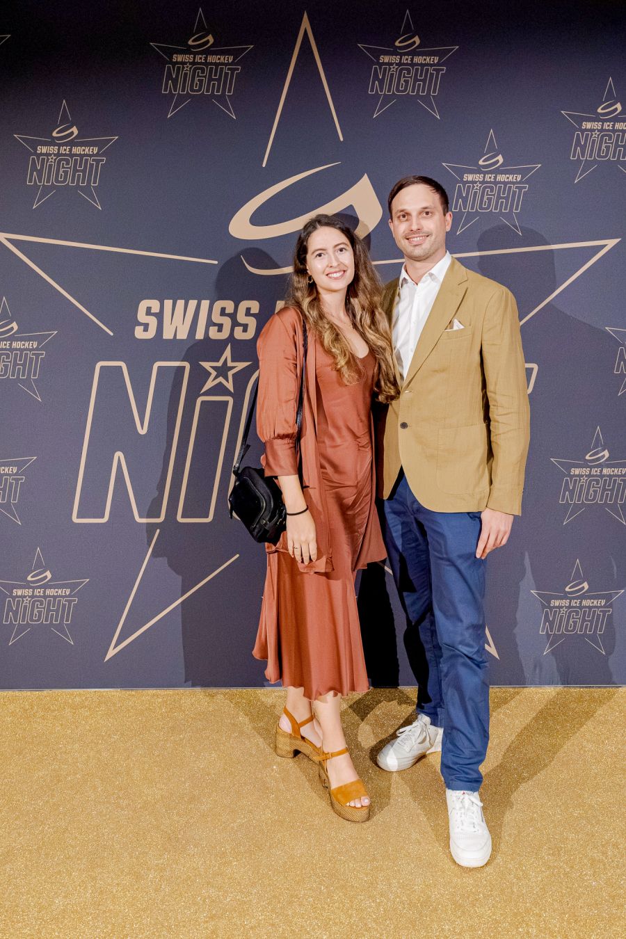 Anjo Urner, CEO EHC Kloten, mit seiner Partnerin Elisa Koenig.