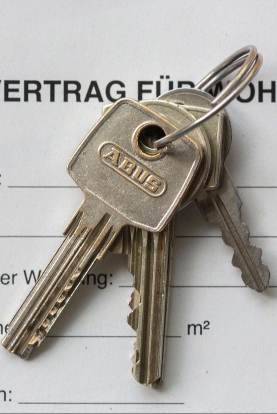 Das heisst für alle Mieter: Schlüssel abgeben und Koffer packen bis Oktober 2027. (Symbolbild)