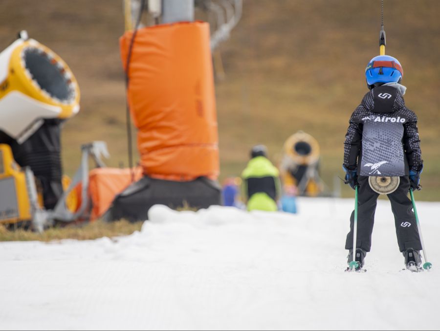 Schneemangel und harter Kunstschnee können einen Einfluss auf die vielen Unfälle haben. (Symbolbild)