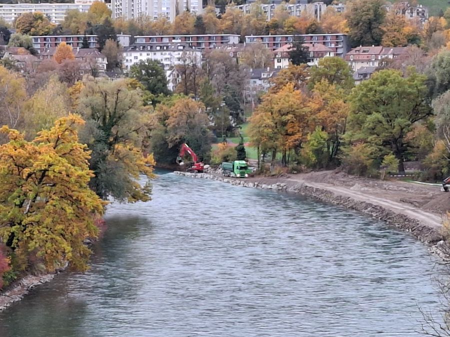 Die Bauarbeiten entlang der Aare sind inzwischen gut sichtbar.