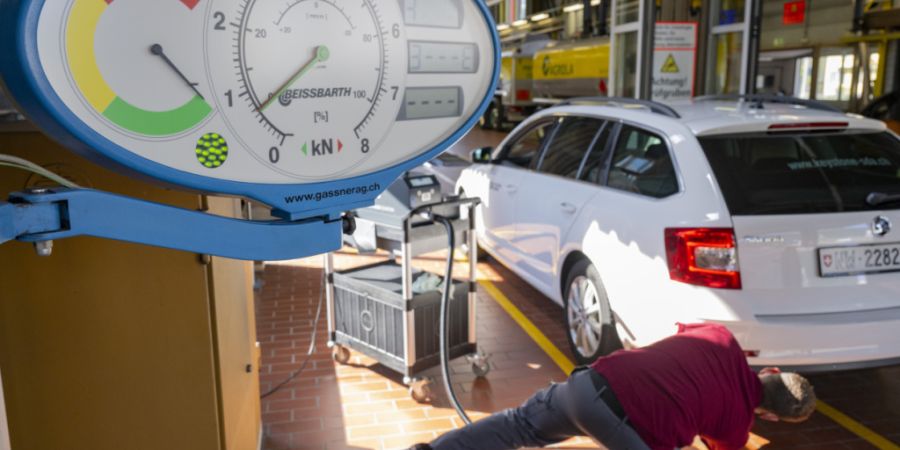 In Stans sollen weiterhin Fahrzeuge geprüft werden. (Archivaufnahme)