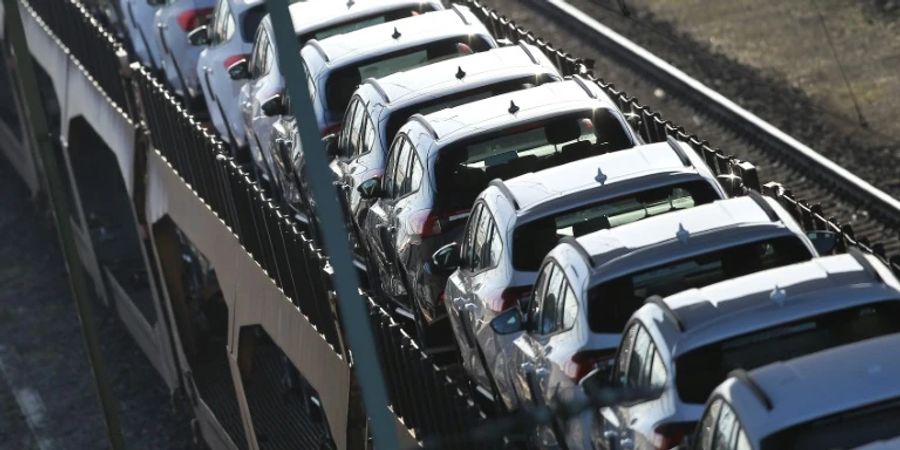 Güterzug mit Autos